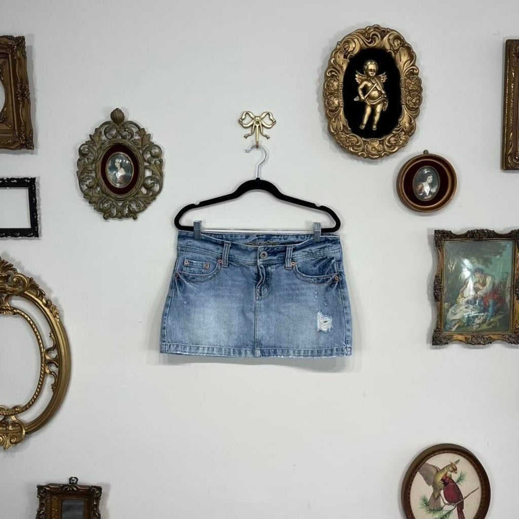 American Eagle Vintage Y2K Low-Rise Denim Mini Skirt – Size 8