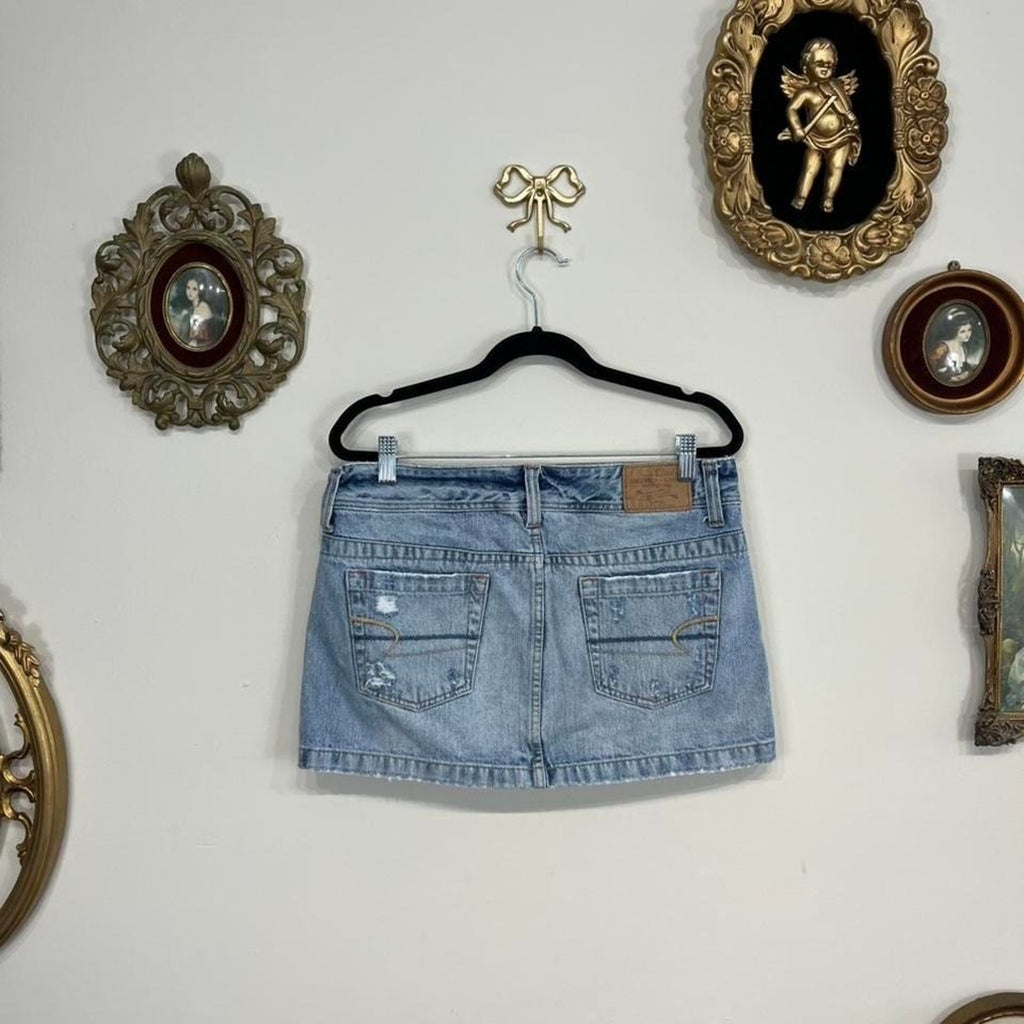 American Eagle Vintage Y2K Low-Rise Denim Mini Skirt – Size 8